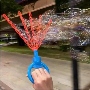 Vendita calda cartone animato bastone bolla divertente e durevole giocattoli a bolle per i bambini 32 fori <span class=keywords><strong>sorridente</strong></span> per il viso di sapone bacchetta bastone per esterno giocattoli - Product Image 1