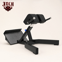 Banco de extensión de espalda comercial tipo silla romana con almohadillas de cadera divididas y plataforma para pies para programas de entrenamiento de core y espalda baja