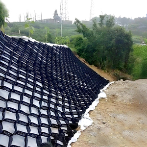 Géocellules HDPE Premium par Terram pour murs de soutènement extérieurs, passerelle lisse, capacité de conception de modèle 3D, PE durable, pentes raides - Product Image 4