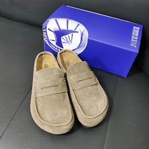 Mule Loafers Stile Birkenstock, Unisex, Retro Casual in Camoscio Opaco con Logo Inciso, Ciabatte Estive e Autunnali da Esterno - Product Image 1