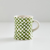 Mug en céramique à motif damier créatif vert et blanc, tasse à café géométrique pour la maison, le bureau ou comme cadeau