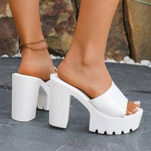 Nouvelles sandales d'été 2026 style européen et américain pour femmes, grande taille, à talon épais, ouvertes à l'arrière, couleur unie - Product Image 4
