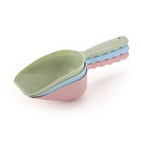 TC4236 OEM 2 tailles, cuillère à nourriture en plastique personnalisée pour chien pelle cuillère à nourriture en plastique pour animaux de compagnie