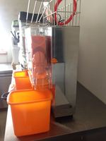 Commerciële automatische citrusvruchtensap-automaat motor 20 sinaasappels/min 120W vermogen 12 maanden garantie voor sinaasappel, citroen, limoen
