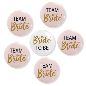 Regalos para <span class=keywords><strong>Despedida</strong></span> <span class=keywords><strong>de</strong></span> <span class=keywords><strong>Soltera</strong></span>, Boda, Compromiso: Botones Rosas <span class=keywords><strong>de</strong></span> 2.25" con la inscripción 'Team Bride' o 'Bride to Be' para <span class=keywords><strong>Despedida</strong></span> <span class=keywords><strong>de</strong></span> <span class=keywords><strong>Soltera</strong></span>, Fiesta Nupcial y Fiesta <span class=keywords><strong>de</strong></span> <span class=keywords><strong>Despedida</strong></span> <span class=keywords><strong>de</strong></span> <span class=keywords><strong>Soltera</strong></span> - Product Image 2