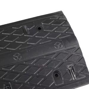 रबर औद्योगिक गति टक्कर से सड़क सुरक्षा के लिए रबर औद्योगिक गति टक्कर से पीली और काले आउटडोर वाटरप्रूफ उच्च गुणवत्ता - Product Image 3