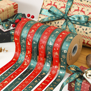 Cinta de Raso Navideña LINGKAI con Estampado de Copos de Nieve Rojos y Verdes y Renos en Dorado para Envolver Regalos de Navidad - Product Image 2