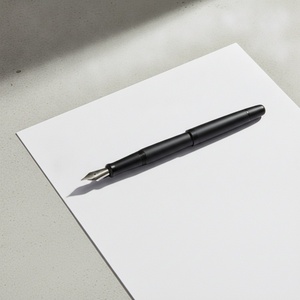 Stylo plume noir mat avec pointe en acier brossé, corps en laiton laqué, logo personnalisé, cadeau d'affaires, 0,5 mm - Product Image 3