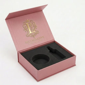 Emballage personnalisé pour boîte de soins de la peau avec vernis sélectif UV et fermeture magnétique - Product Image 1