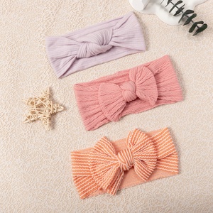 Nuevo lazo de bebé europeo y americano de <span class=keywords><strong>moda</strong></span> con diadema de nailon elástico, conjunto de accesorios para el cabello de <span class=keywords><strong>tres</strong></span> piezas para niños - Product Image 1