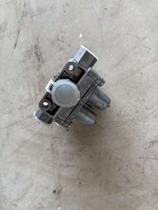 Válvula de protección de cuatro circuitos Original para SITRAK C7H HOWO T7H Válvula de cuatro circuitos <span class=keywords><strong>MAN</strong></span> Motor Repuestos WG9000360523 - Product Image 2