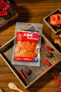 Approvisionnement d'usine Halal 102g <span class=keywords><strong>Hot</strong></span> Pot Flavor Latiao Spicy Chip <span class=keywords><strong>Chili</strong></span> Snack - Product Image 4