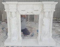Cheminée italienne en marbre blanc Arabescato Installation autoportante en pierre décorative d'intérieur à grand cadre pour hôtel