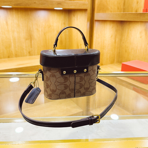 Sac à main vintage français haut de gamme pour femmes, de forme carrée, avec motifs géométriques, fermeture à bouton durable, l'accessoire de mode le plus récent - Product Image 5