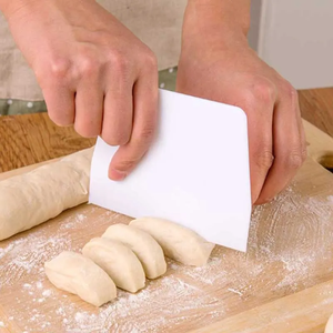 Hot Sale Plastic Dough Cutter Pastry Baking Tool Cake Cream Scraper Pp Dough Scraper