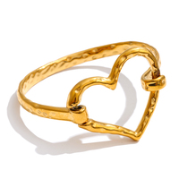 Bracelet manchette épaisse JINYOU 7693 en acier inoxydable texturé martelé, plaqué or véritable PVD, avec fermoir cœur, style vintage et imposant