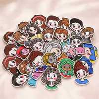 En gros, en stock : Patchs pour vêtements mignons, brodés, motifs de personnages d'anime, portraits chibi et avatars, à thermocoller et à coudre