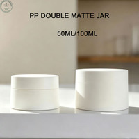 Vente en gros de pots en plastique PP de couleur personnalisée, 50 ml, 100 ml, à double paroi, pour crème cosmétique, crème pour le visage, beurre corporel, soin de la peau, logo personnalisé