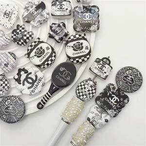 Perles plates en acrylique plaquées UV imprimées pour le style, pendentif en forme de batte de baseball à double cœur, accessoires de bricolage - Product Image 3