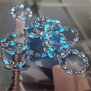 <span class=keywords><strong>Anello</strong></span> da donna Glow Hollow Heart <span class=keywords><strong>love</strong></span> Ring regolabile a forma di cuore <span class=keywords><strong>anello</strong></span> luminoso incandescente in anelli Color <span class=keywords><strong>argento</strong></span> scuro - Product Image 3