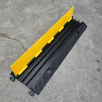 Protector de cable de goma cubierto de PVC de 3 hilos con rampa abatible para aplicaciones viales