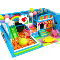 Ensemble de jeux d'intérieur pour enfants : tunnel en plastique, toboggan, équipement de jeu souple, incluant blocs de grimpette, cubes de mousse et éléments d'escalade magiques