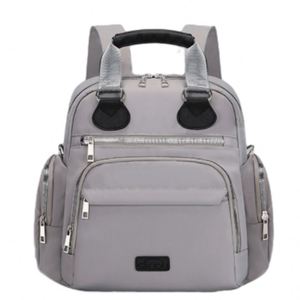 Mochila Pañalera Pequeña con 13 Bolsillos, Puerto de Carga USB, Bolsa Impermeable, 3 Bolsillos Térmicos y Correas para Cochecito - Product Image 3