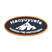 Étiquette en caoutchouc gaufrée écologique personnalisée en usine, patch PVC 3D souple pour vêtements, logo personnalisé, couleur personnalisée, taille personnalisée, marque YG, MOQ 500 pièces