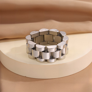 Anillo Minimalista Clásico en Forma de Corazón de Acero Inoxidable Chapado en Oro Rosa para Hombre y Unisex, Joyería de Regalo de Lujo - Product Image 2