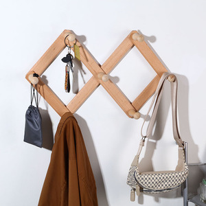 Perchero de pared de madera plegable y expandible con diseño minimalista para almacenamiento de ropa, uso en baño y entrada. - Product Image 1