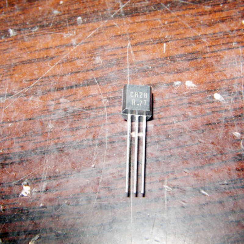 TRANSISTOR レコード C828 Transistor - Low Power TO92 Chip for Electronics