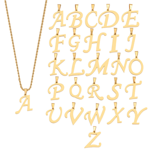 Collana <span class=keywords><strong>con</strong></span> Ciondolo a Lettera Iniziale in Acciaio Inossidabile Placcato Oro 18K <span class=keywords><strong>con</strong></span> 26 Accessori Personalizzabili per <span class=keywords><strong>Nome</strong></span> <span class=keywords><strong>Maschile</strong></span> e Femminile - Product Image 1