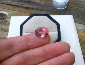 Quartz rose ovale, pierre précieuse naturelle facettée, 14 x 10 mm - Product Image 2