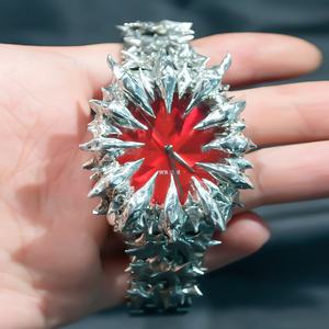 Reloj de Cuarzo Alabastro de Diseño Personalizado para Hombre, Único con Movimiento Japonés MIYOTA, Esfera de Acero Inoxidable con Púas, Estilo Gótico - Product Image 5