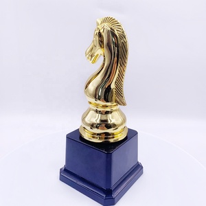 Adornos de trofeo de caballo dorado, adornos de ajedrez, muebles para el hogar de caballo de guerra - Product Image 5