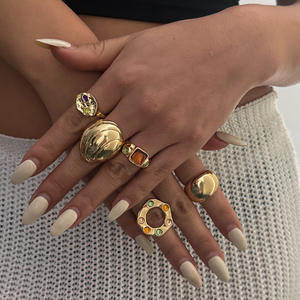 2025 anillos de aleación abiertos ajustables geométricos Hiphop de moda para mujeres y hombres anillos apilables chapados en oro con gemas de colores - Product Image 3