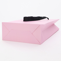 Personnalisation de votre propre Logo, poignée de ruban de luxe, carton rose, estampage à chaud, sac d'emballage, sacs cadeaux 13x17x7