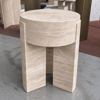 Table d'appoint ronde en travertin Wabi Sabi personnalisée, trois pieds verticaux, table d'appoint en pierre naturelle pour le coin du canapé du salon