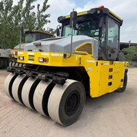 Rouleau pneumatique Dynapac CP275 stable avec poids réglable de 14 à 30 tonnes, adapté aux travaux de compactage des routes en asphalte