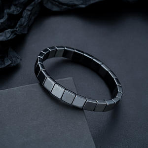 Pulsera de Piedras Negras Geométricas para Hombre, Estilo Retro, Chapada en Titanio, Elástica, con Cuentas de Colores Mixtos, en Capas, de Moda - Product Image 3