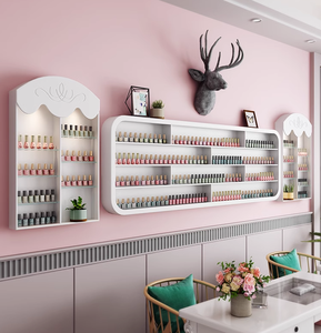 ตู้โชว์ติดผนังสำหรับร้านทำเล็บ ปรับแต่งได้ พร้อมชั้นวางสำหรับยาทาเล็บและกาว ดีไซน์แบบแขวน พร้อมตัวเลือกโลโก้ - Product Image 1
