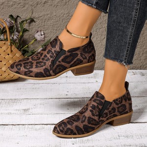 รองเท้าส้นเตี้ยหัวแหลมสไตล์ยุโรปอเมริกัน ลายเสือดาว รุ่นใหม่ประจำฤดูใบไม้ร่วง ไซส์ใหญ่ ส้นหนา สไตล์อังกฤษ รองเท้าส้นกลาง ไซส์ 43 - Product Image 3