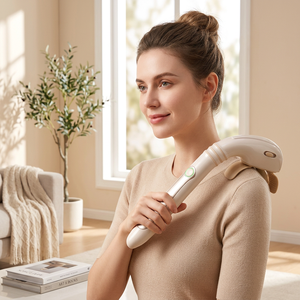 Masseur double tête pour le cou et les épaules, outil de massage du trapèze à long manche, simulation de pincement pour la maison et le bureau - Product Image 1
