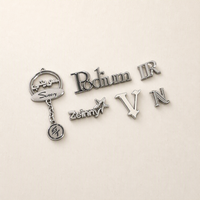 Plaque métallique gravée et embossée sur mesure avec logo de marque, étiquette métallique à coudre pour vêtements, sacs et chapeaux