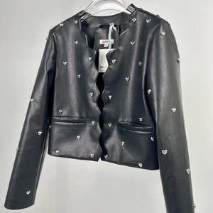 Veste en cuir courte pour <span class=keywords><strong>femme</strong></span> avec clous en forme de cœur, couleur et taille personnalisables, col en V, <span class=keywords><strong>manteau</strong></span> <span class=keywords><strong>court</strong></span> en PU tendance - Product Image 2