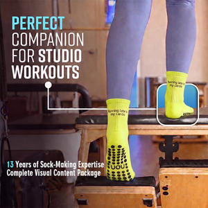 ถุงเท้าโยคะพิลาทิสสำหรับผู้หญิง BiLu พรีเมียม กันลื่น ป้องกันการลื่นไถล เหมาะสำหรับบาร์เร่ ฟิตเนส สวมใส่สบาย ระบายอากาศได้ดี รับสกรีนโลโก้สำหรับกีฬา - Product Image 1