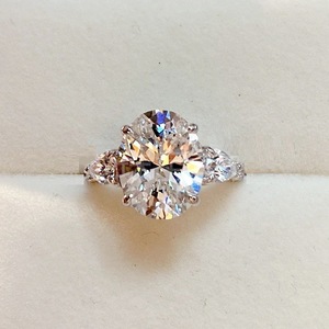 Bague à trois pierres en argent 925 avec zircon cubique rond serti à griffes, bagues de fiançailles tendance pour femmes - Product Image 3