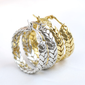 Pendientes de aro redondos gruesos de moda Pendientes de aro elegantes Pendientes de joyería fina de acero inoxidable chapado en oro de 18K - Product Image 2