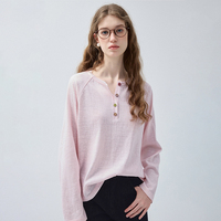 VEGA CHANG T-shirt ample à manches raglan pour femme, col Henley semi-croisé, boutons décoratifs multicolores, rose clair, doux et respirant