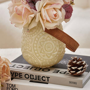 Arreglo Floral Artificial Duradero en Jarrón <span class=keywords><strong>de</strong></span> Cerámica Vintage con Asa <span class=keywords><strong>de</strong></span> Cuero, Decoración para Mesa <span class=keywords><strong>de</strong></span> Oficina en Casa - Product Image 5